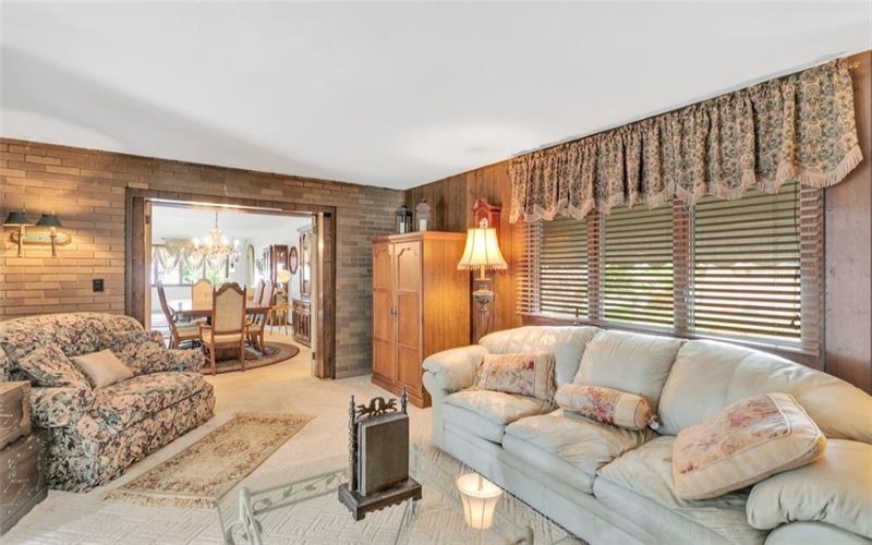 4045 Blue Willow, Irwin, 15642, 3 Bedrooms Bedrooms, 10 Rooms Rooms,2 BathroomsBathrooms,Residential,For Sale,Blue Willow,1660724