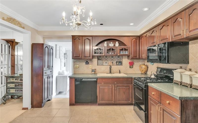4045 Blue Willow, Irwin, 15642, 3 Bedrooms Bedrooms, 10 Rooms Rooms,2 BathroomsBathrooms,Residential,For Sale,Blue Willow,1660724