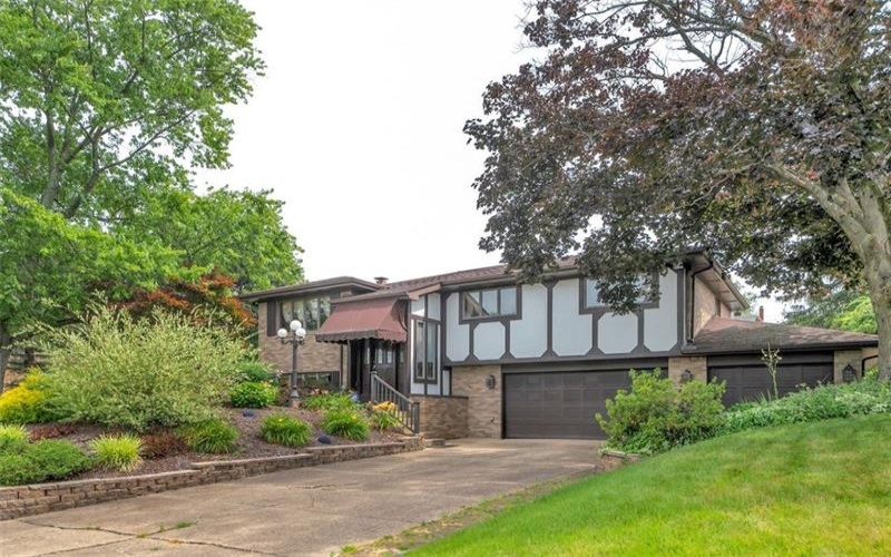 4045 Blue Willow, Irwin, 15642, 3 Bedrooms Bedrooms, 10 Rooms Rooms,2 BathroomsBathrooms,Residential,For Sale,Blue Willow,1660724