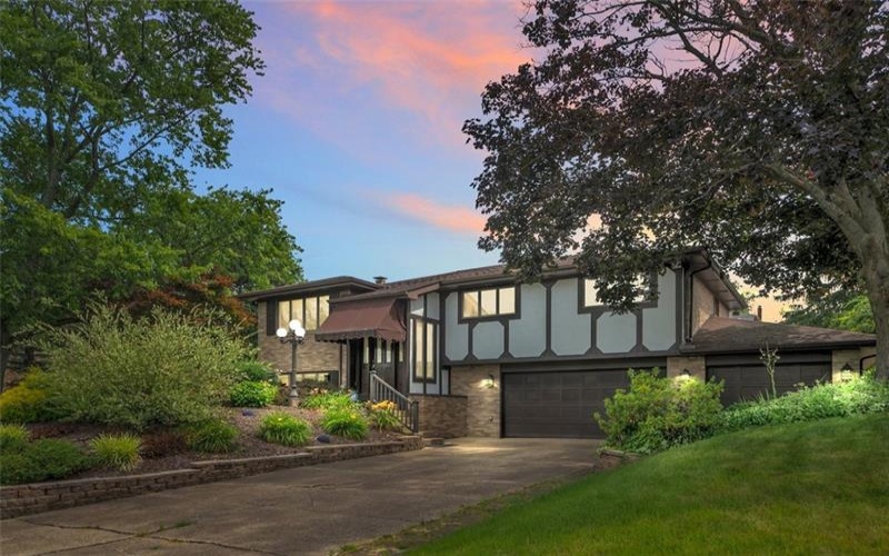 4045 Blue Willow, Irwin, 15642, 3 Bedrooms Bedrooms, 10 Rooms Rooms,2 BathroomsBathrooms,Residential,For Sale,Blue Willow,1660724