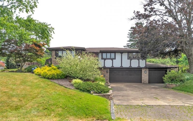 4045 Blue Willow, Irwin, 15642, 3 Bedrooms Bedrooms, 10 Rooms Rooms,2 BathroomsBathrooms,Residential,For Sale,Blue Willow,1660724