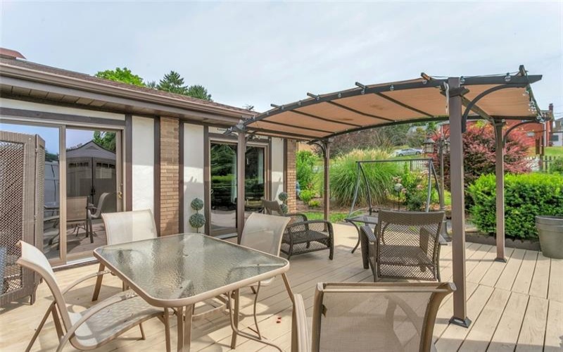 4045 Blue Willow, Irwin, 15642, 3 Bedrooms Bedrooms, 10 Rooms Rooms,2 BathroomsBathrooms,Residential,For Sale,Blue Willow,1660724