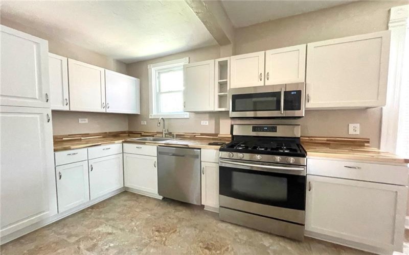 3 5th St, Youngwood, 15697, 3 Bedrooms Bedrooms, 7 Rooms Rooms,1 BathroomBathrooms,Residential,For Sale,5th St,1663034