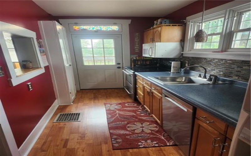 328 Eagle Street, 328 Eagle Street, 15666, 2 Bedrooms Bedrooms, ,1 BathroomBathrooms,Residential,For Sale,Eagle Street,1666576