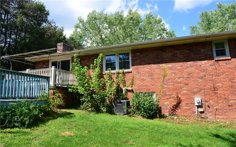 410 Crestridge Dr, Greensburg, 15601, 4 Bedrooms Bedrooms, 9 Rooms Rooms,3 BathroomsBathrooms,Residential,For Sale,Crestridge Dr,1669875