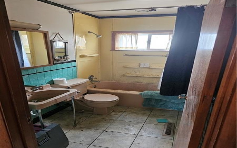114 Sixth Avenue, Brownsville, 15417, 3 Bedrooms Bedrooms, 8 Rooms Rooms,1 BathroomBathrooms,Residential,For Sale,Sixth Avenue,1672344