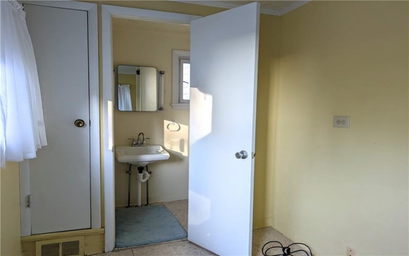 312-314 Hickory Street, Scottdale, 15683, 3 Bedrooms Bedrooms, ,1.1 BathroomsBathrooms,Residential,For Sale,Hickory Street,1673389