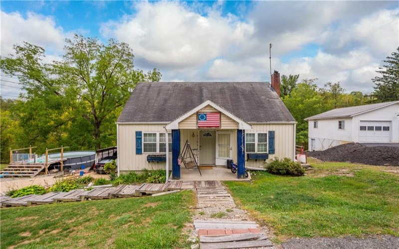 265 Johnston Rd, Bentleyville, 15314, 5 Bedrooms Bedrooms, 8 Rooms Rooms,2 BathroomsBathrooms,Residential,For Sale,Johnston Rd,1673666