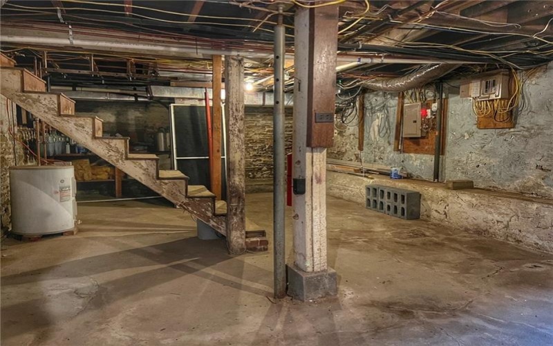 136 High St, Waynesburg, 15370, ,Commercial-industrial-business,For Sale,High St,1674153