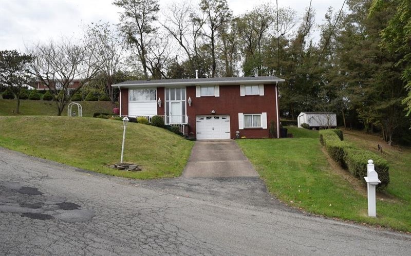 720 Pollard St, Monessen, 15062, 3 Bedrooms Bedrooms, 10 Rooms Rooms,2 BathroomsBathrooms,Residential,For Sale,Pollard St,1675968
