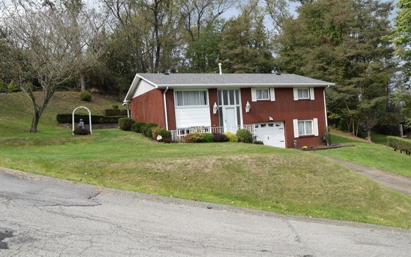 720 Pollard St, Monessen, 15062, 3 Bedrooms Bedrooms, 10 Rooms Rooms,2 BathroomsBathrooms,Residential,For Sale,Pollard St,1675968