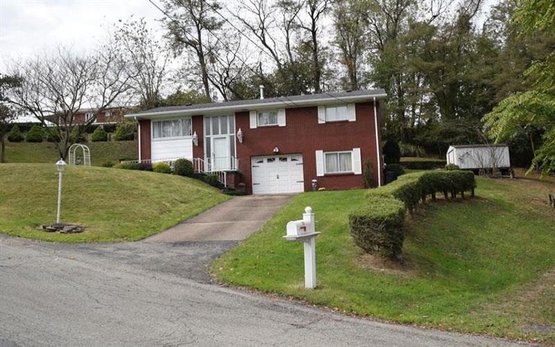 720 Pollard St, Monessen, 15062, 3 Bedrooms Bedrooms, 10 Rooms Rooms,2 BathroomsBathrooms,Residential,For Sale,Pollard St,1675968