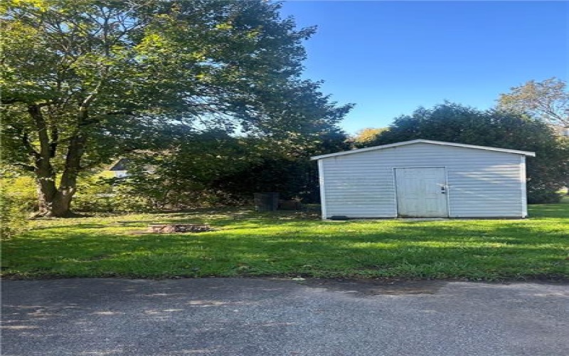 207 WEST PENNSVILLE ST, CONNELLSVILLE, 15425, 2 Bedrooms Bedrooms, ,1 BathroomBathrooms,Residential,For Sale,WEST PENNSVILLE ST,1676815