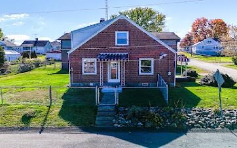 401 S. Ross Street, Masontown, 15461, 4 Bedrooms Bedrooms, 8 Rooms Rooms,1.1 BathroomsBathrooms,Residential,For Sale,S. Ross Street,1676985