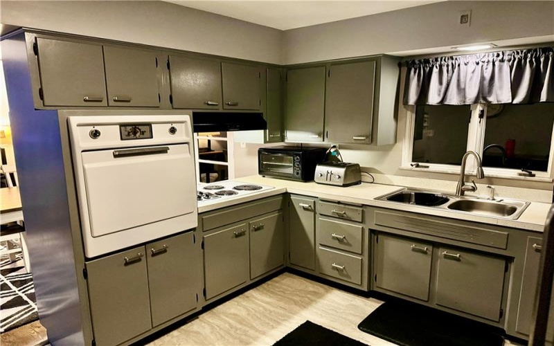 110 Surrey St, Monessen, 15062, 2 Bedrooms Bedrooms, 7 Rooms Rooms,1.1 BathroomsBathrooms,Residential,For Sale,Surrey St,1677119