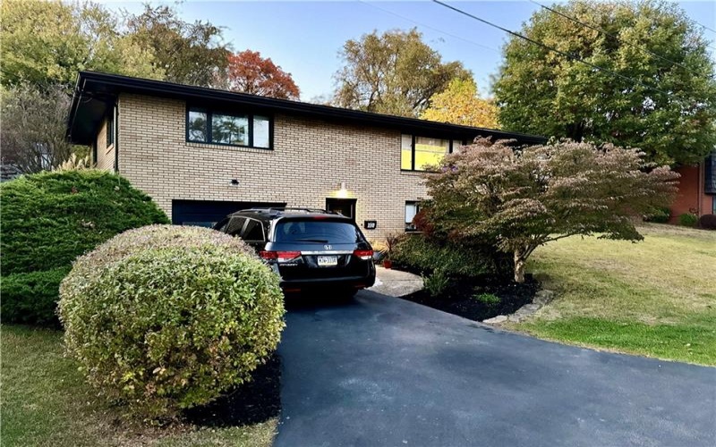110 Surrey St, Monessen, 15062, 2 Bedrooms Bedrooms, 7 Rooms Rooms,1.1 BathroomsBathrooms,Residential,For Sale,Surrey St,1677119