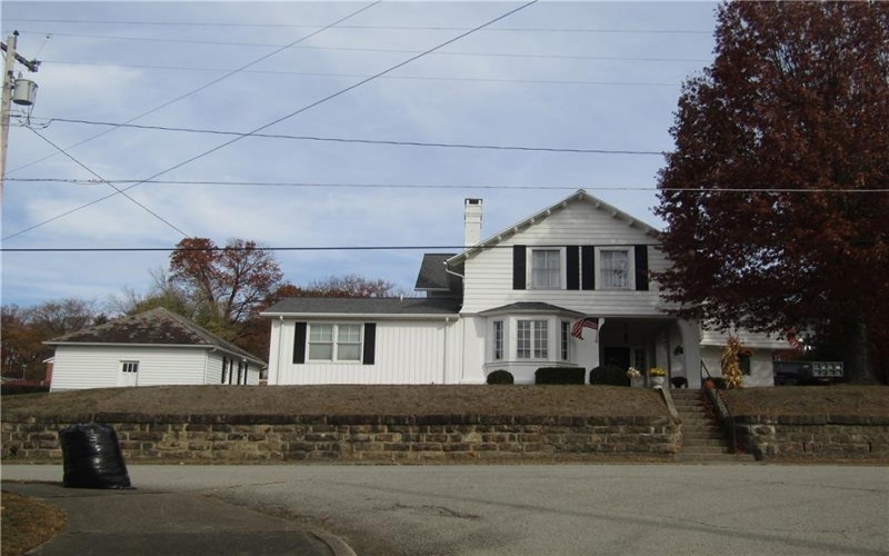 715 Isabella Rd, Connellsville, 15425, 4 Bedrooms Bedrooms, ,3.1 BathroomsBathrooms,Residential,For Sale,Isabella Rd,1678941