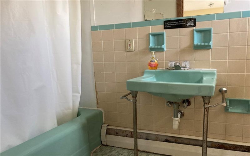 710 Lewis ave, Jeannette, 15644, 1 Bedroom Bedrooms, ,1 BathroomBathrooms,Lease,For Sale,Lewis ave,1679075