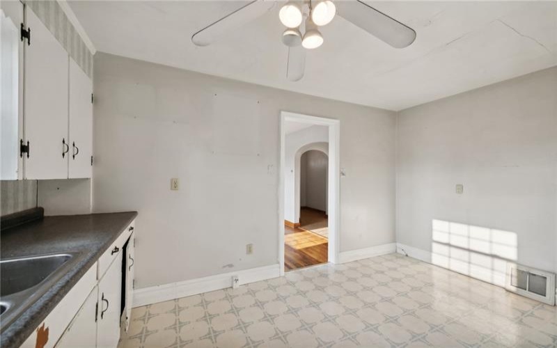 1824 Lincoln Ave, Latrobe, 15650, 3 Bedrooms Bedrooms, 6 Rooms Rooms,2 BathroomsBathrooms,Residential,For Sale,Lincoln Ave,1679195