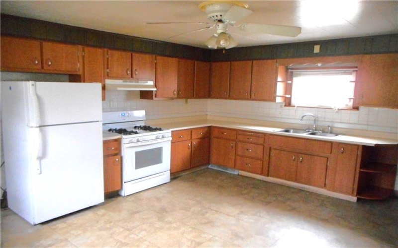 635 Wood St (Rear), California, 15419, 2 Bedrooms Bedrooms, 7 Rooms Rooms,1 BathroomBathrooms,Residential,For Sale,Wood St (Rear),1679749