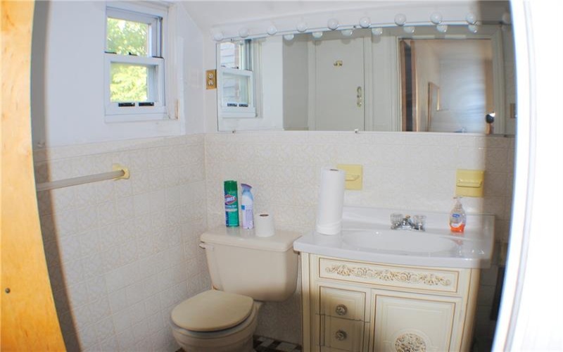 501 Burton Ave, Youngwood, 15697, 3 Bedrooms Bedrooms, 7 Rooms Rooms,2 BathroomsBathrooms,Residential,For Sale,Burton Ave,1679915