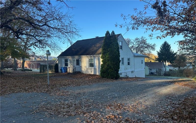 3323 Leechburg Road, Lower Burrell, 15068, 4 Bedrooms Bedrooms, 12 Rooms Rooms,1 BathroomBathrooms,Residential,For Sale,Leechburg Road,1679972