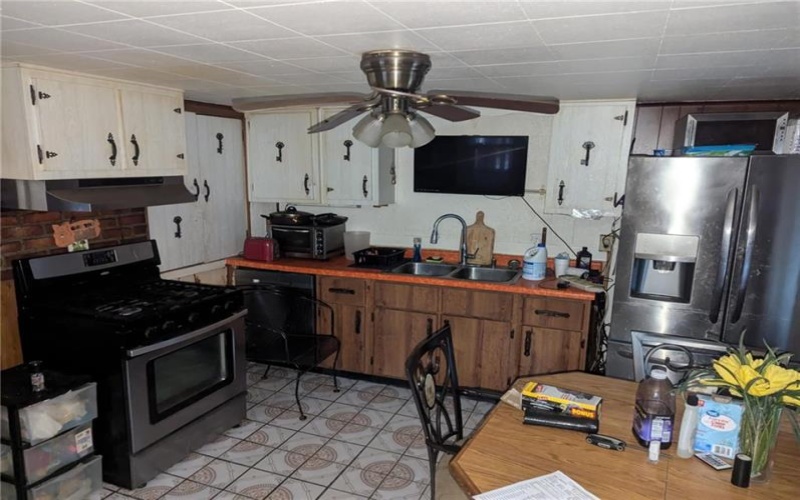 200 Burkhart St, Bentleyville, 15314, 3 Bedrooms Bedrooms, 6 Rooms Rooms,1 BathroomBathrooms,Residential,For Sale,Burkhart St,1680624
