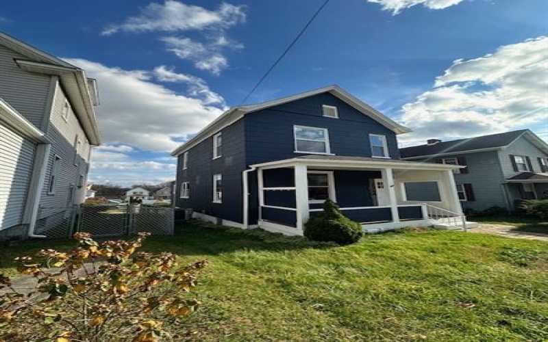 226 4th St, Youngwood, 15697, 2 Bedrooms Bedrooms, ,1.1 BathroomsBathrooms,Residential,For Sale,4th St,1680638