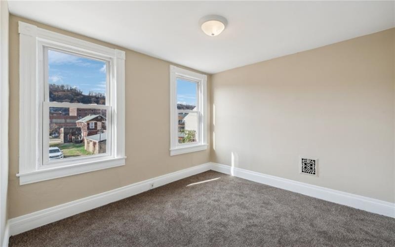541 4th Ave, New Kensington, 15068, 3 Bedrooms Bedrooms, 9 Rooms Rooms,2 BathroomsBathrooms,Residential,For Sale,4th Ave,1680653