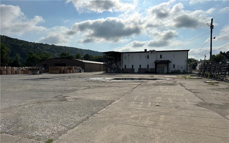 1101 Railroad, 15063, 15063, ,Commercial-industrial-business,For Sale,Railroad,1683074