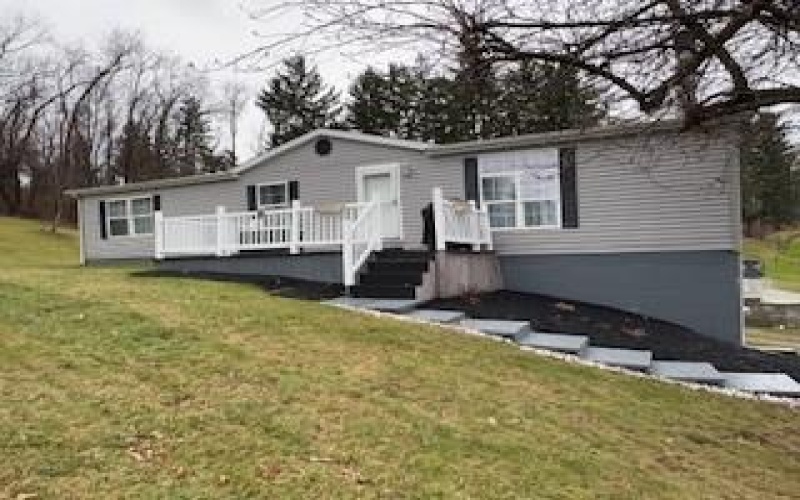 215 Thompson Ln, Irwin, 15642, 3 Bedrooms Bedrooms, 6 Rooms Rooms,2 BathroomsBathrooms,Residential,For Sale,Thompson Ln,1683200