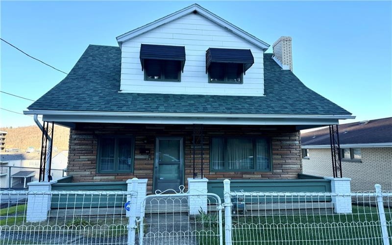 805 WASHINGTON AVENUE, Charleroi, 15022, 3 Bedrooms Bedrooms, 9 Rooms Rooms,1 BathroomBathrooms,Residential,For Sale,WASHINGTON AVENUE,1683257