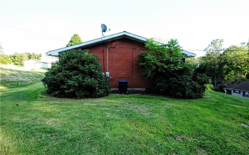 249 Spring Valley Rd, Jeannette, 15644, 3 Bedrooms Bedrooms, 8 Rooms Rooms,1.1 BathroomsBathrooms,Residential,For Sale,Spring Valley Rd,1670908
