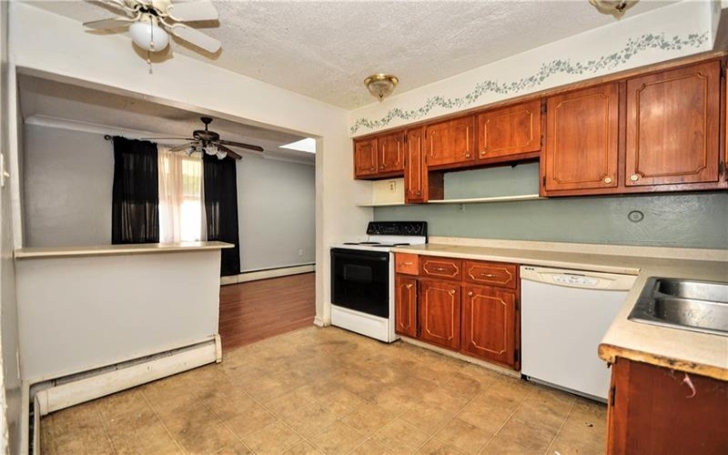 249 Spring Valley Rd, Jeannette, 15644, 3 Bedrooms Bedrooms, 8 Rooms Rooms,1.1 BathroomsBathrooms,Residential,For Sale,Spring Valley Rd,1670908
