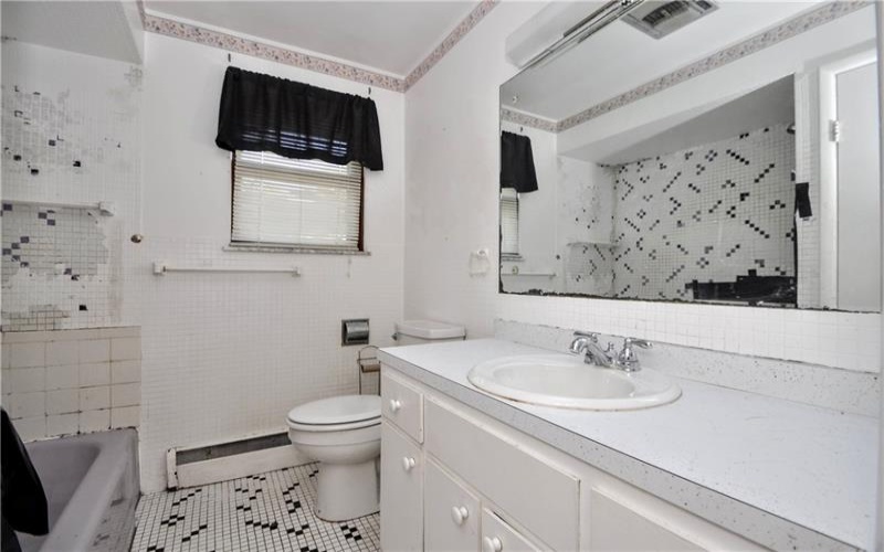 249 Spring Valley Rd, Jeannette, 15644, 3 Bedrooms Bedrooms, 8 Rooms Rooms,1.1 BathroomsBathrooms,Residential,For Sale,Spring Valley Rd,1670908