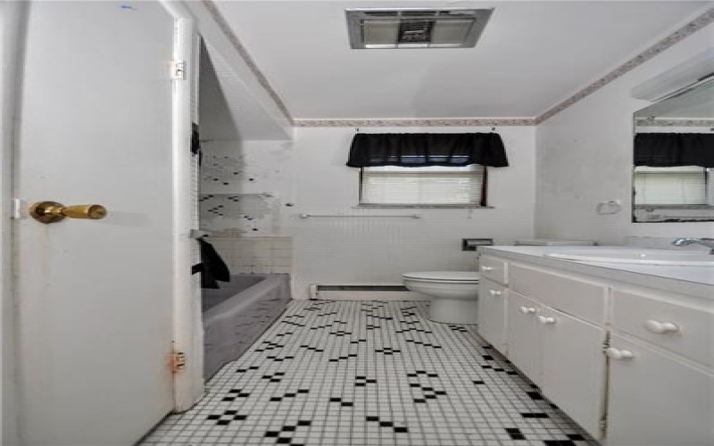 249 Spring Valley Rd, Jeannette, 15644, 3 Bedrooms Bedrooms, 8 Rooms Rooms,1.1 BathroomsBathrooms,Residential,For Sale,Spring Valley Rd,1670908