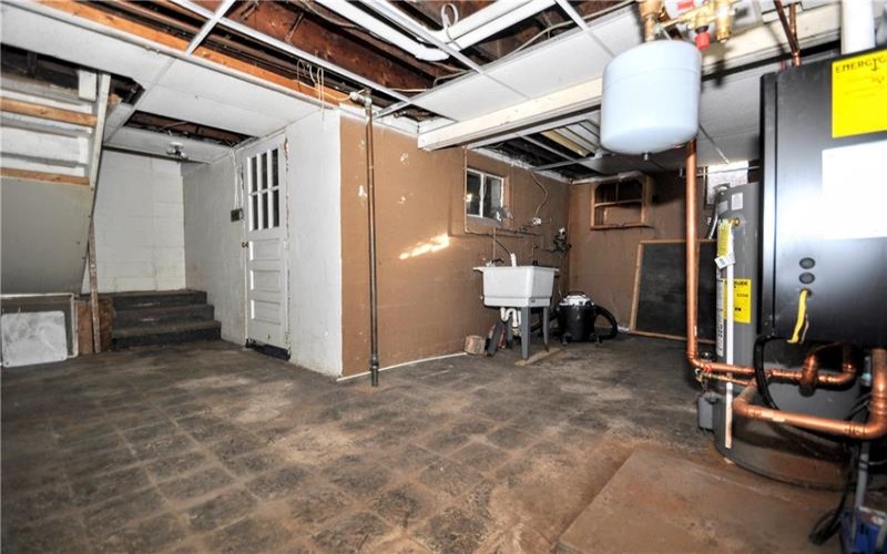 249 Spring Valley Rd, Jeannette, 15644, 3 Bedrooms Bedrooms, 8 Rooms Rooms,1.1 BathroomsBathrooms,Residential,For Sale,Spring Valley Rd,1670908