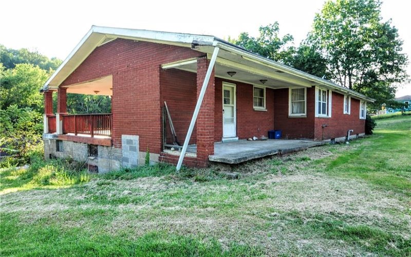 249 Spring Valley Rd, Jeannette, 15644, 3 Bedrooms Bedrooms, 8 Rooms Rooms,1.1 BathroomsBathrooms,Residential,For Sale,Spring Valley Rd,1670908