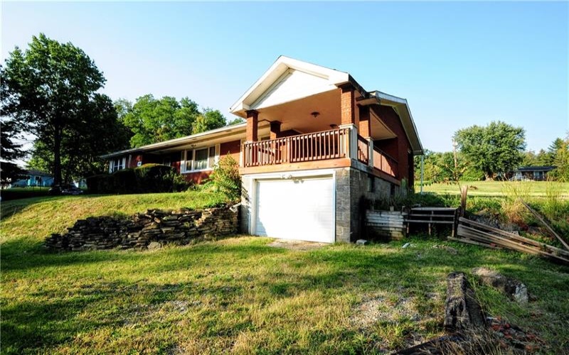 249 Spring Valley Rd, Jeannette, 15644, 3 Bedrooms Bedrooms, 8 Rooms Rooms,1.1 BathroomsBathrooms,Residential,For Sale,Spring Valley Rd,1670908