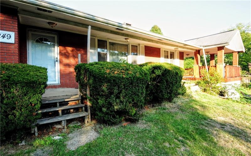 249 Spring Valley Rd, Jeannette, 15644, 3 Bedrooms Bedrooms, 8 Rooms Rooms,1.1 BathroomsBathrooms,Residential,For Sale,Spring Valley Rd,1670908