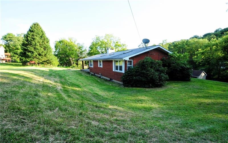 249 Spring Valley Rd, Jeannette, 15644, 3 Bedrooms Bedrooms, 8 Rooms Rooms,1.1 BathroomsBathrooms,Residential,For Sale,Spring Valley Rd,1670908