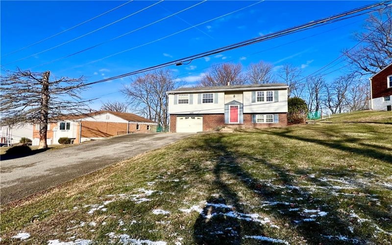419 MANOR ROAD, DELMONT, 15626, 5 Bedrooms Bedrooms, ,2 BathroomsBathrooms,Residential,For Sale,MANOR ROAD,1683733