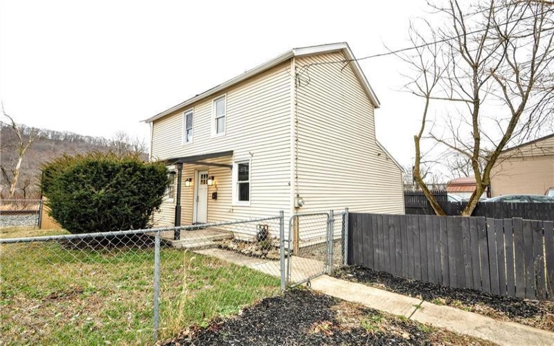 145 Main St, Monongahela, 15063, 2 Bedrooms Bedrooms, 5 Rooms Rooms,1.1 BathroomsBathrooms,Residential,For Sale,Main St,1684129