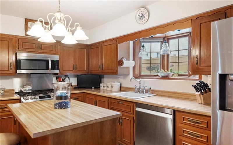 1301 Center Ave, New Kensington, 15068, 3 Bedrooms Bedrooms, 10 Rooms Rooms,3 BathroomsBathrooms,Residential,For Sale,Center Ave,1685221