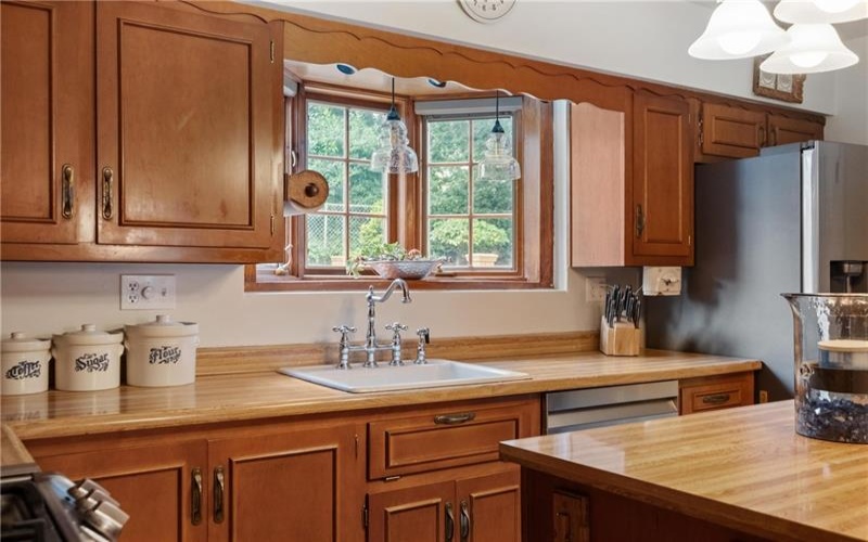 1301 Center Ave, New Kensington, 15068, 3 Bedrooms Bedrooms, 10 Rooms Rooms,3 BathroomsBathrooms,Residential,For Sale,Center Ave,1685221