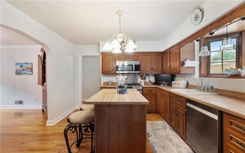 1301 Center Ave, New Kensington, 15068, 3 Bedrooms Bedrooms, 10 Rooms Rooms,3 BathroomsBathrooms,Residential,For Sale,Center Ave,1685221