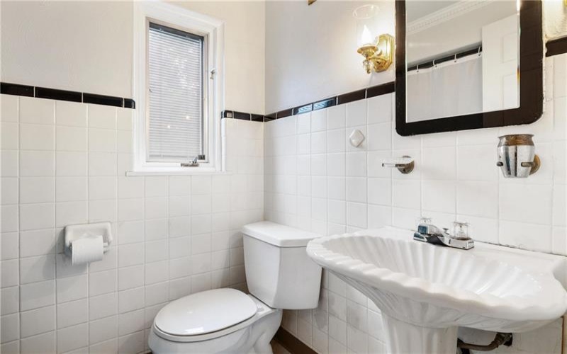 1301 Center Ave, New Kensington, 15068, 3 Bedrooms Bedrooms, 10 Rooms Rooms,3 BathroomsBathrooms,Residential,For Sale,Center Ave,1685221