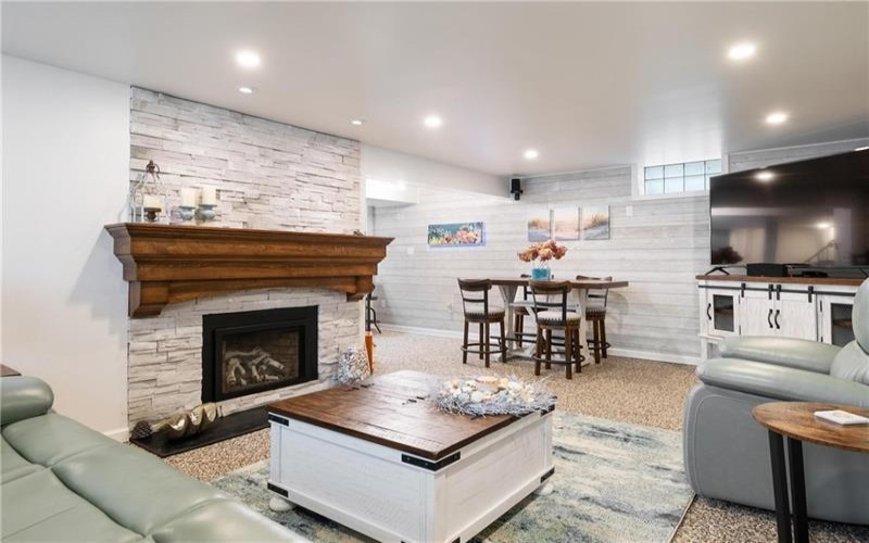1301 Center Ave, New Kensington, 15068, 3 Bedrooms Bedrooms, 10 Rooms Rooms,3 BathroomsBathrooms,Residential,For Sale,Center Ave,1685221