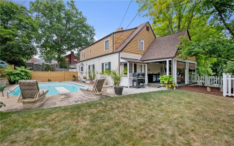 1301 Center Ave, New Kensington, 15068, 3 Bedrooms Bedrooms, 10 Rooms Rooms,3 BathroomsBathrooms,Residential,For Sale,Center Ave,1685221