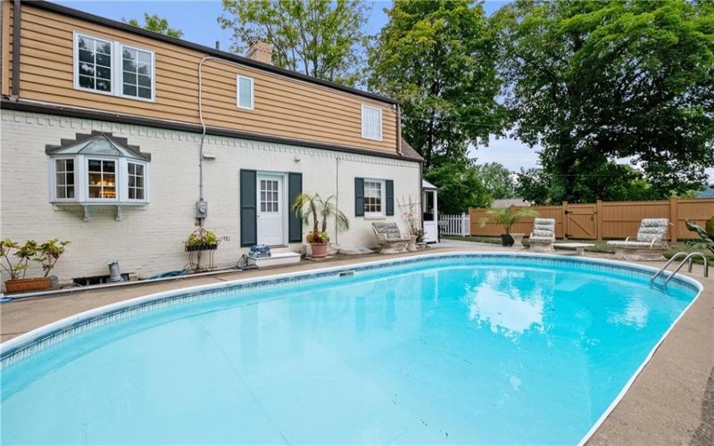 1301 Center Ave, New Kensington, 15068, 3 Bedrooms Bedrooms, 10 Rooms Rooms,3 BathroomsBathrooms,Residential,For Sale,Center Ave,1685221